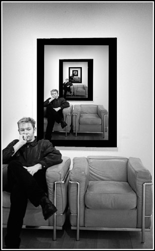 in the original photo there is an annie liebowitz picture in the background. had to digitally remove it so this wouldn't be considered a derivative photo, theft of her intellectual property