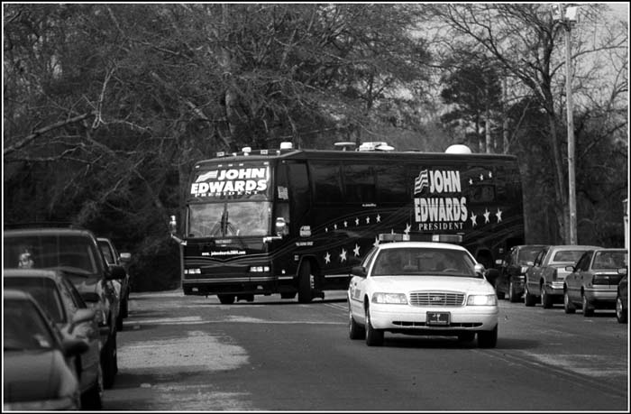 Sen John Edwards campaign bus